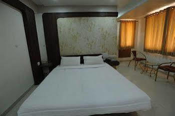 Jal Sagar Hotel Vadodara Luaran gambar